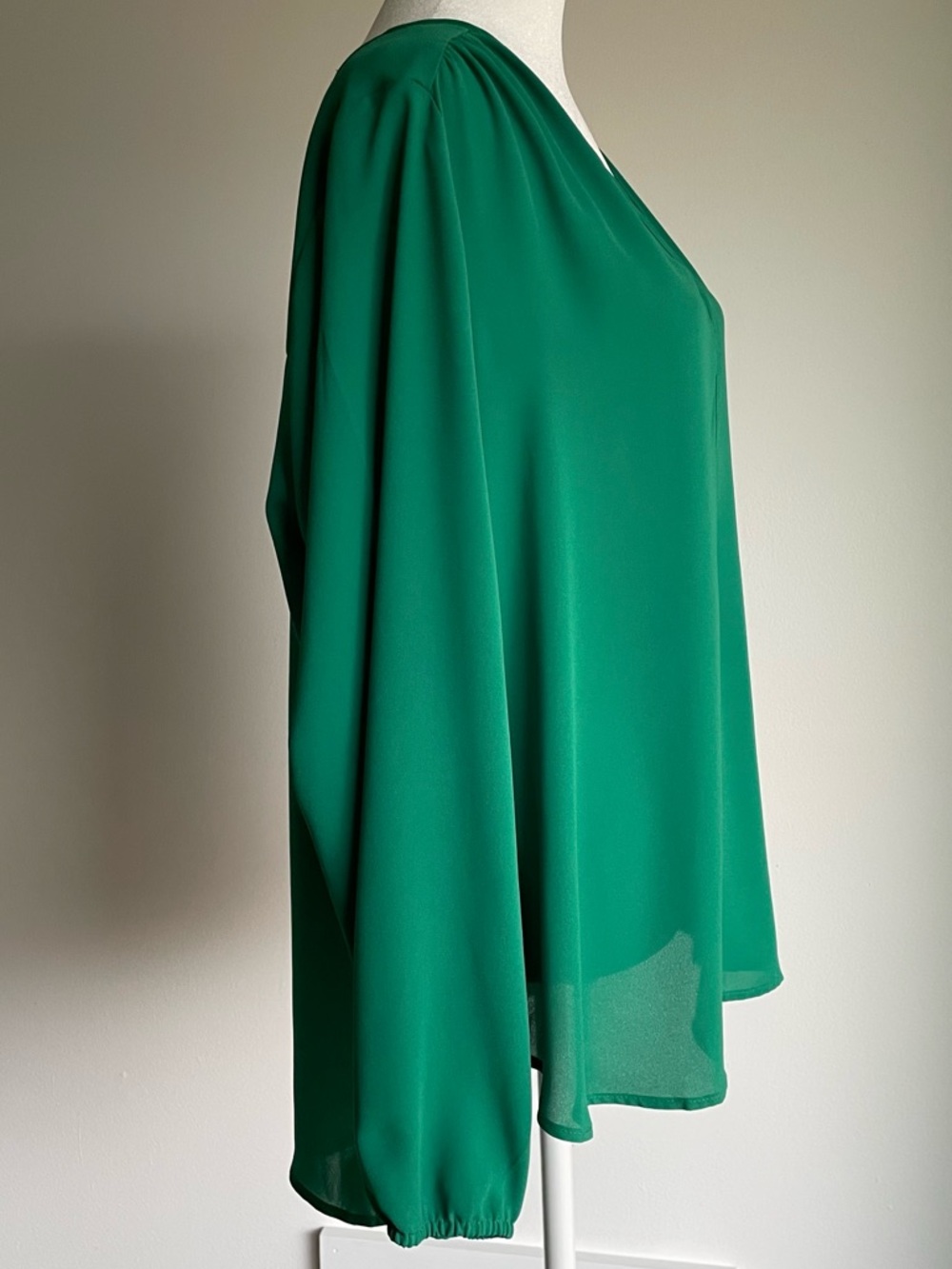 Pleione Emerald Green V-Neck Long Sleeve Blouse with Back Ruching size XL, NWOT - Picture 2 of 11